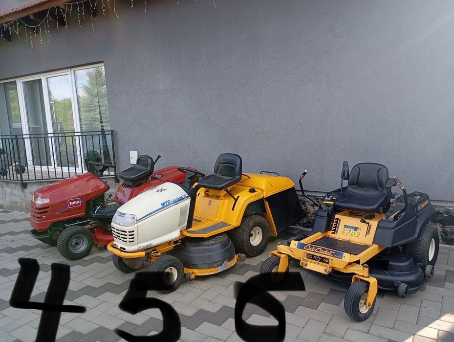 Tractorase tuns iarba și gazon