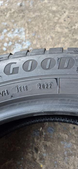 2 anvelope iarna ca si noi Goodyear 235/50/20,dot 2022.Pret pe bucata