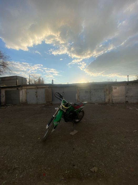 Продам мотоцикл эндуро 250куб