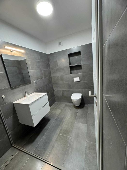 PF închiriez apartament cu 2 camere, aflat la prima închiriere în zona The Office.