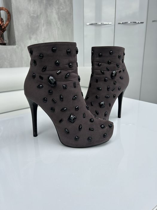 Боти, чизми, ботуши, обуки