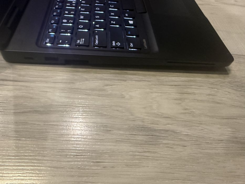 Dell Latitude 5580-i5 7300u/8гб/256гб м.2/Подсветка