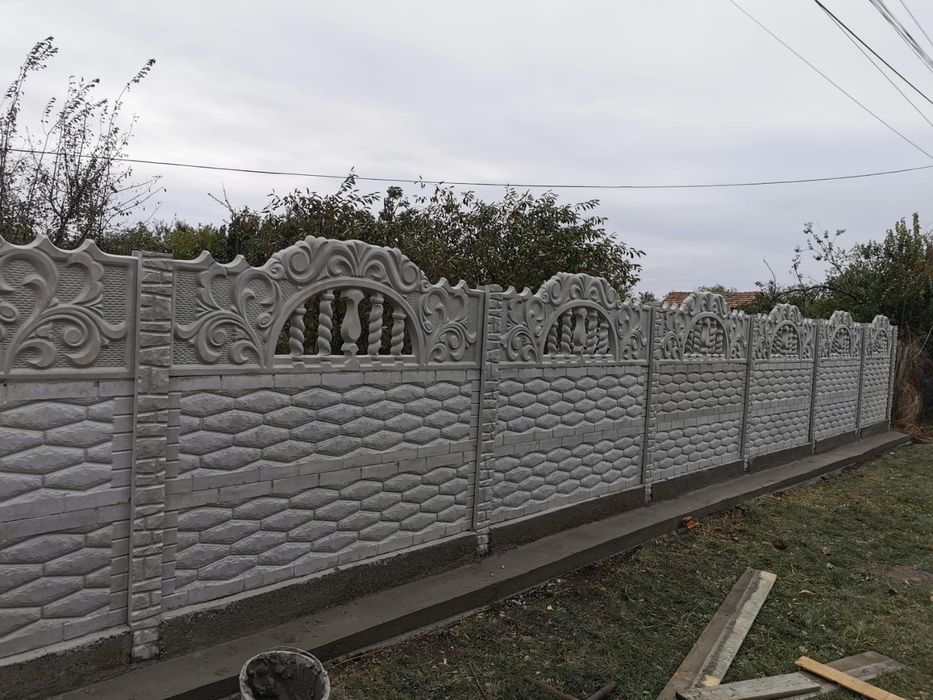 Montaj Gard beton, placi si stalpi gard Jaluzea