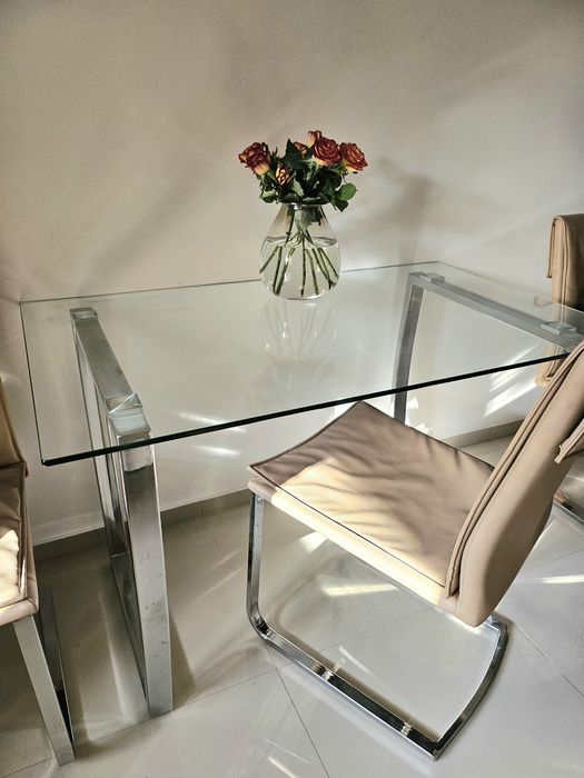 Masa sticla bucatarie/dining cu 3 scaune incluse