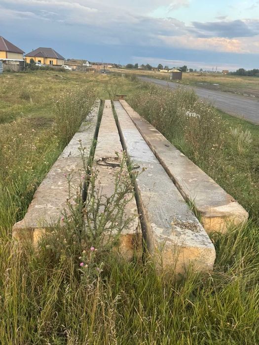 Продаются четыре бетонные опоры