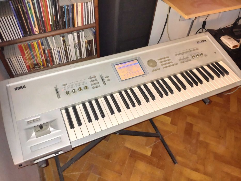 Korg Triton Music Workstation & Sampler Oradea • OLX.ro