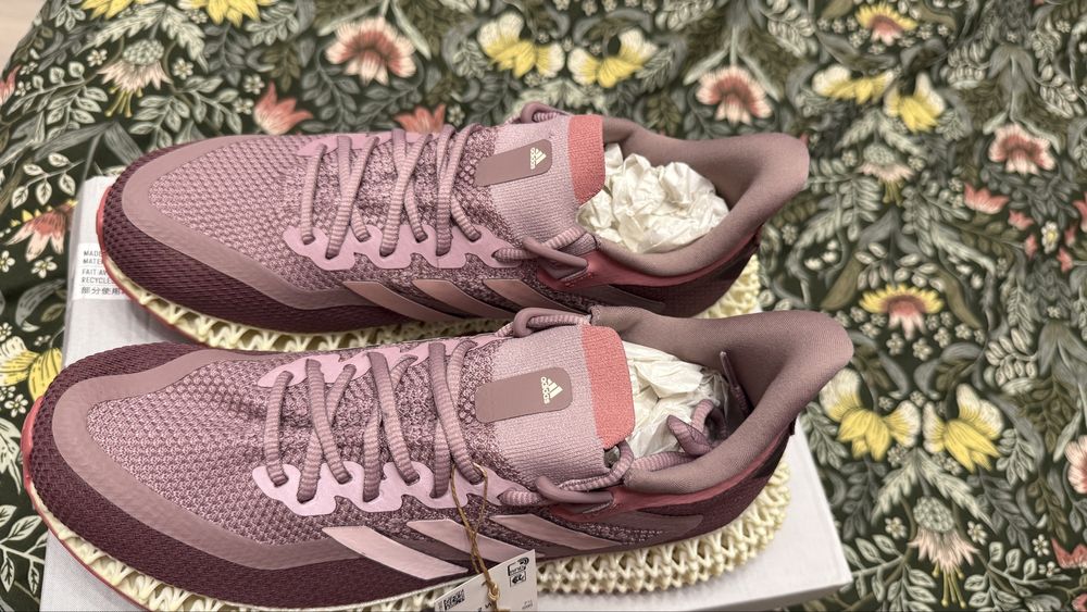 Кроссовки Адидас