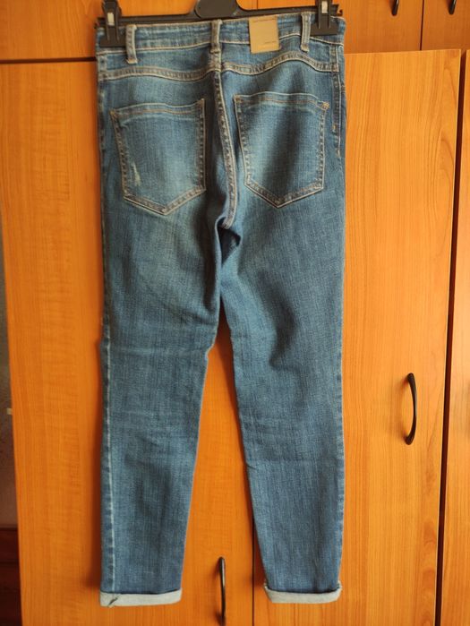 Vând blugi dama Stradivarius