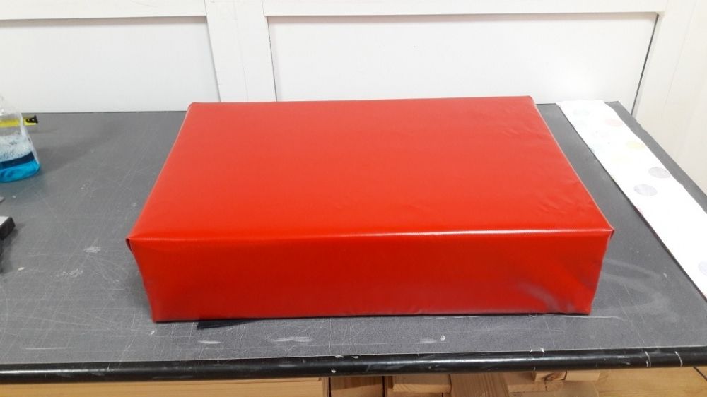 Perna box cu montaj pe perete 60 x 40 x 10 cm