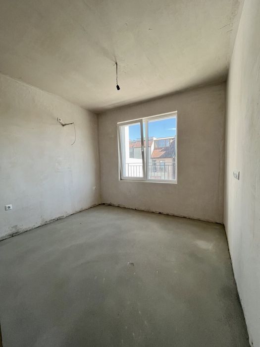 Четиристаен апартамент с 2 гаража