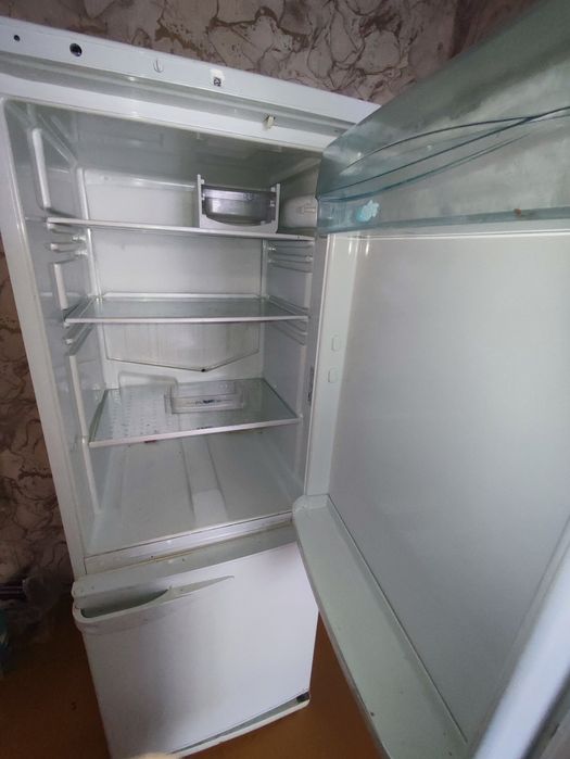 Продаеться холодильник хорошом состояние работает