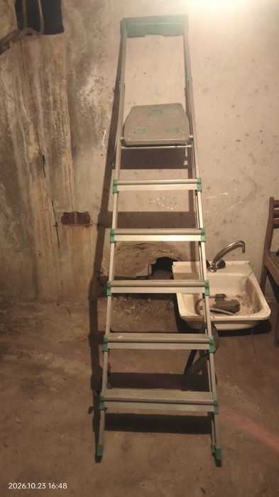 Продам стремянку 5 ступеней