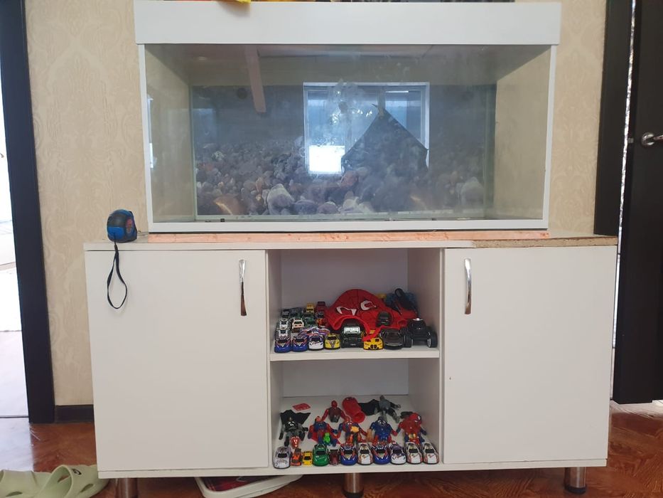 Продается аквариум  с тумбои  могу отдельно продать