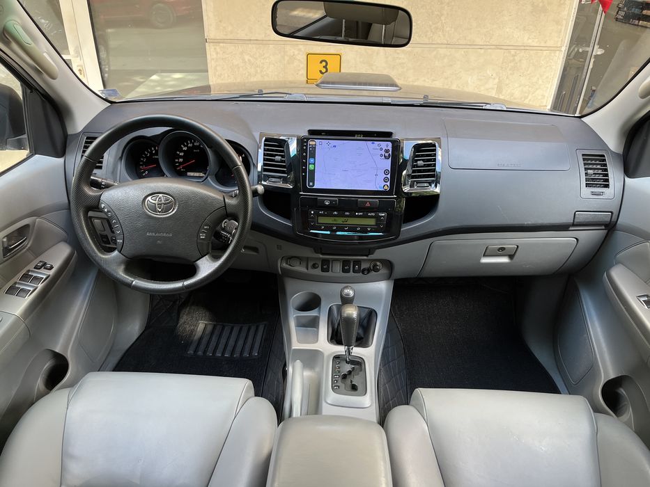 Toyota Hilux 3.0 Auto с история в Тойота