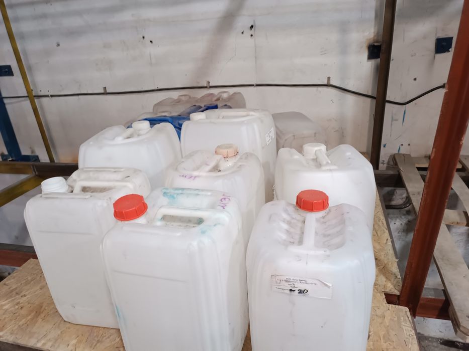 Канистры продаются