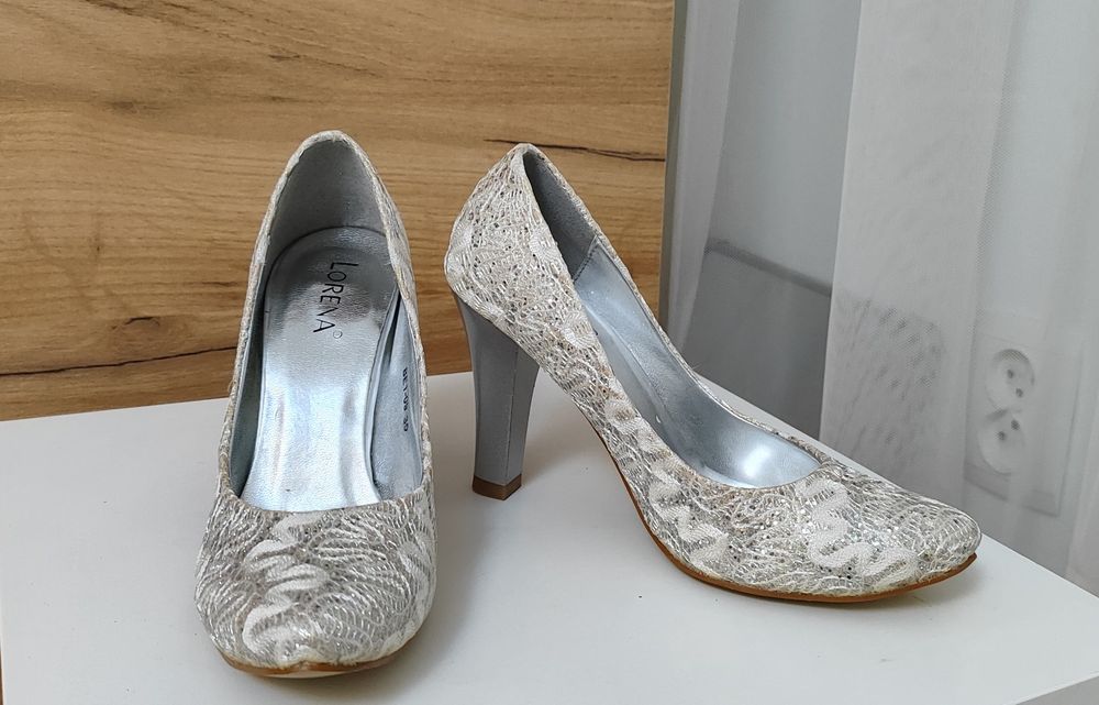 Продам недорого обувь б/у размер 35-36