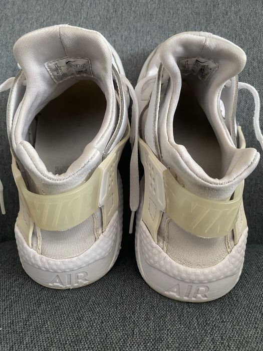 Nike huarache triple white