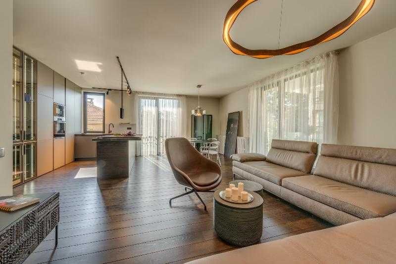 Продаваме Тристаен Апартамент В Красна поляна 1