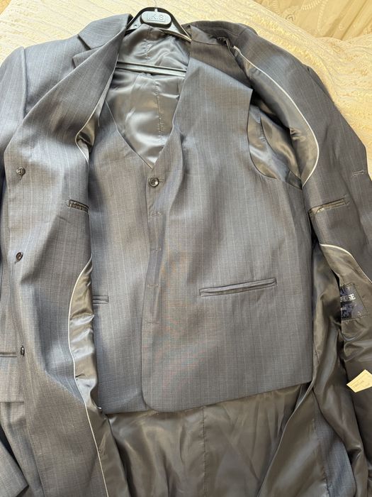 Срочно продам мужские  пиджаки