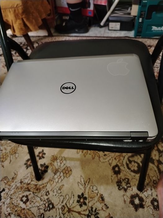 Продавам лаптоп Dell-Latitude в много добро състояние