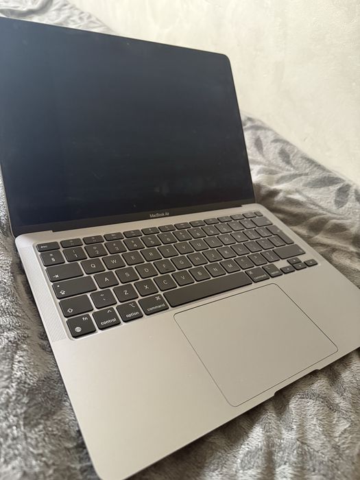 Продавам macbook air m1