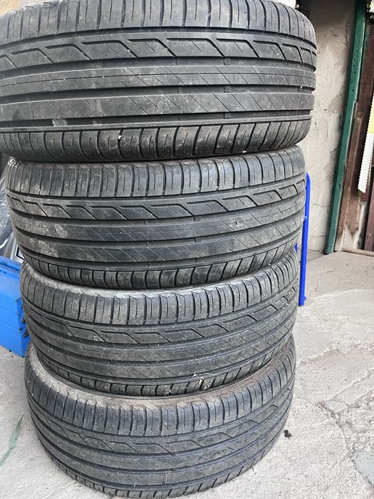 Гуми 215/55 R17 Bridgestone