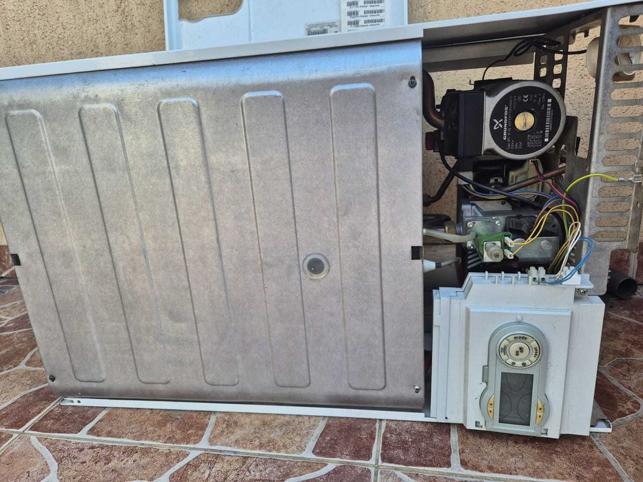Centrala pe gaz Ferroli funcțională (placa electronica cu probleme) Divatop F 37