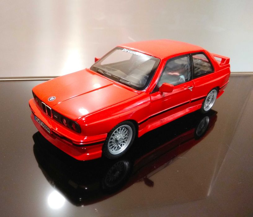 BMW e30 M3 1:24. Празни,рекламни кутии и поставки 1:24 БМВ и 1:43