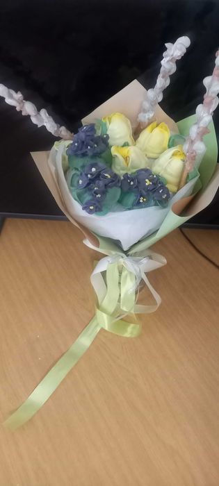 Тюльпаны,  фиалки , веточки вербы