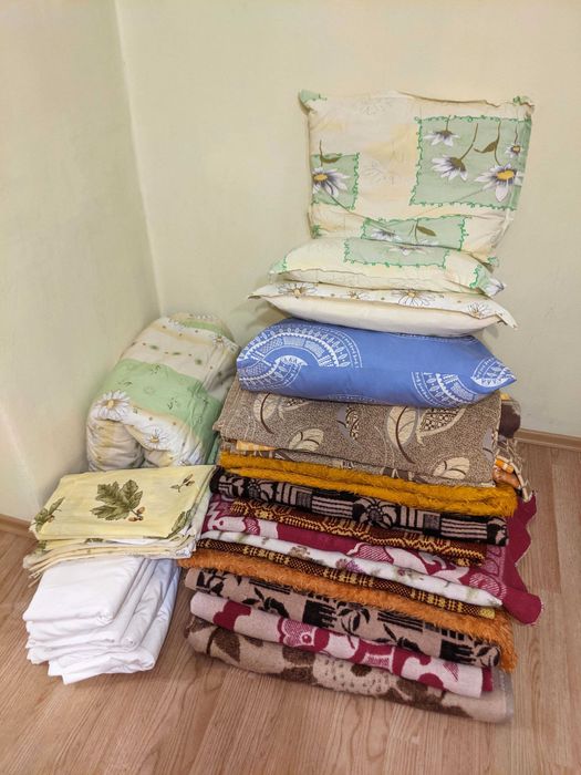 Одеяла завивки 30 БРОЯ чаршафи възглавници спален комплект