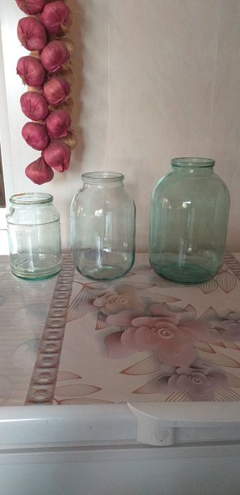 Продаю  банки  стеклянные 3-2 х литровые