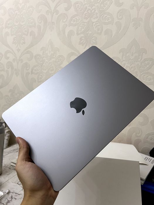 Срочно MacBook Air M2 8/256 gb