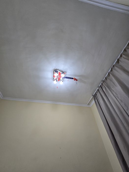 Продам люстру в детскую.