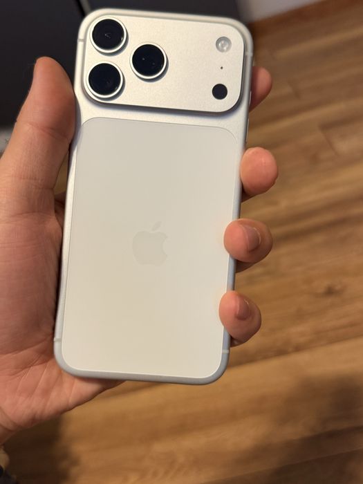 iPhone 17 Pro Max на гарантии!