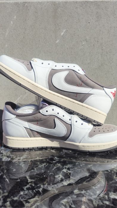 Jordan 1 Low Reverse Mocha