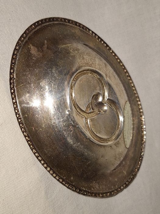 Старинен малък сребърен съд за венчални халки