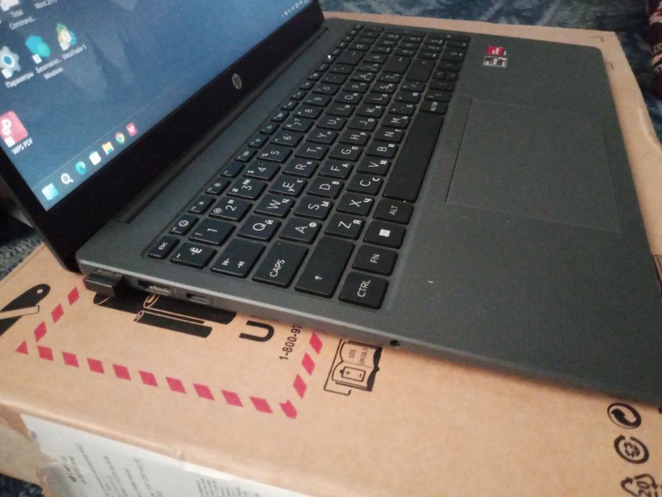 Hp AMD Ryzen i3 7320U