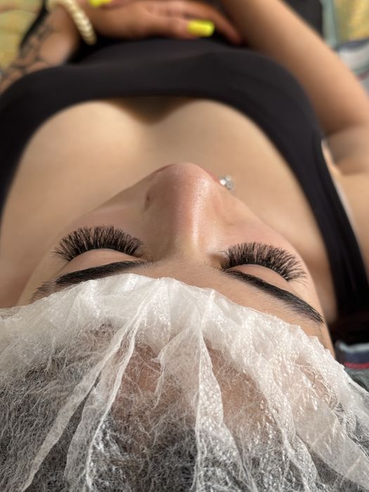 Наращивание ресниц с выездом