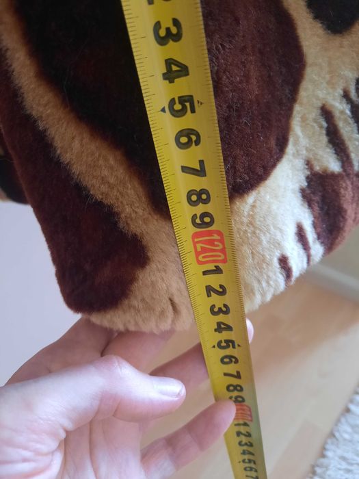 Продам шубу женскую.