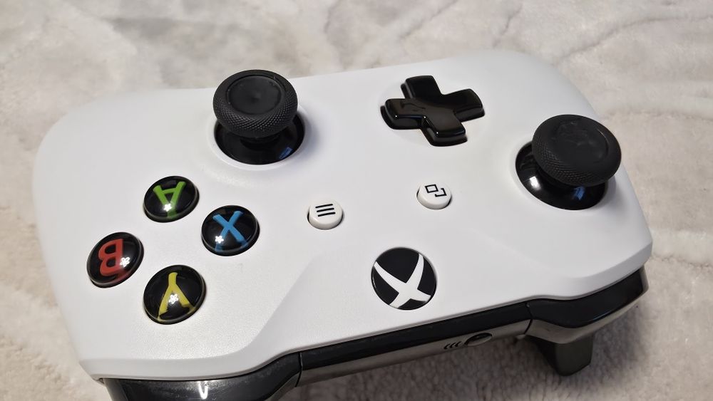 Vand Xbox One S - 500 Gb ca nou.