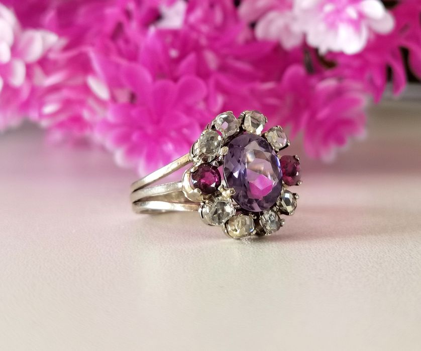 Inel vintage superb din aur de 18k cu diamante naturale și certificat