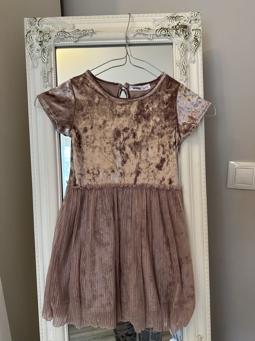 Детски Рокли и пуловерчета