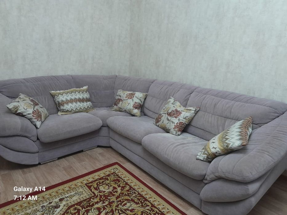 Продам диван угловой бу