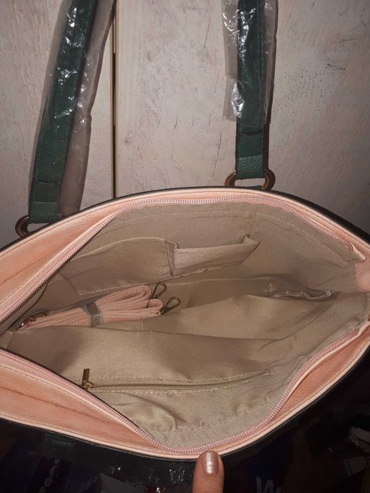 Нова дамска чанта от екокожа в цвят пудра