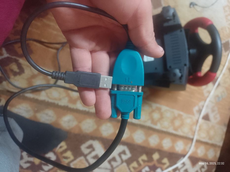 Vând volan gaming funcțional