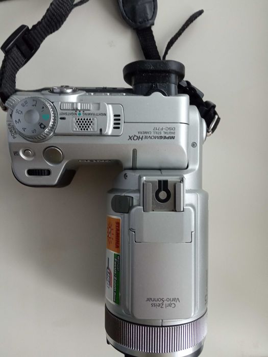 Фотокамера SONY DSC-F717