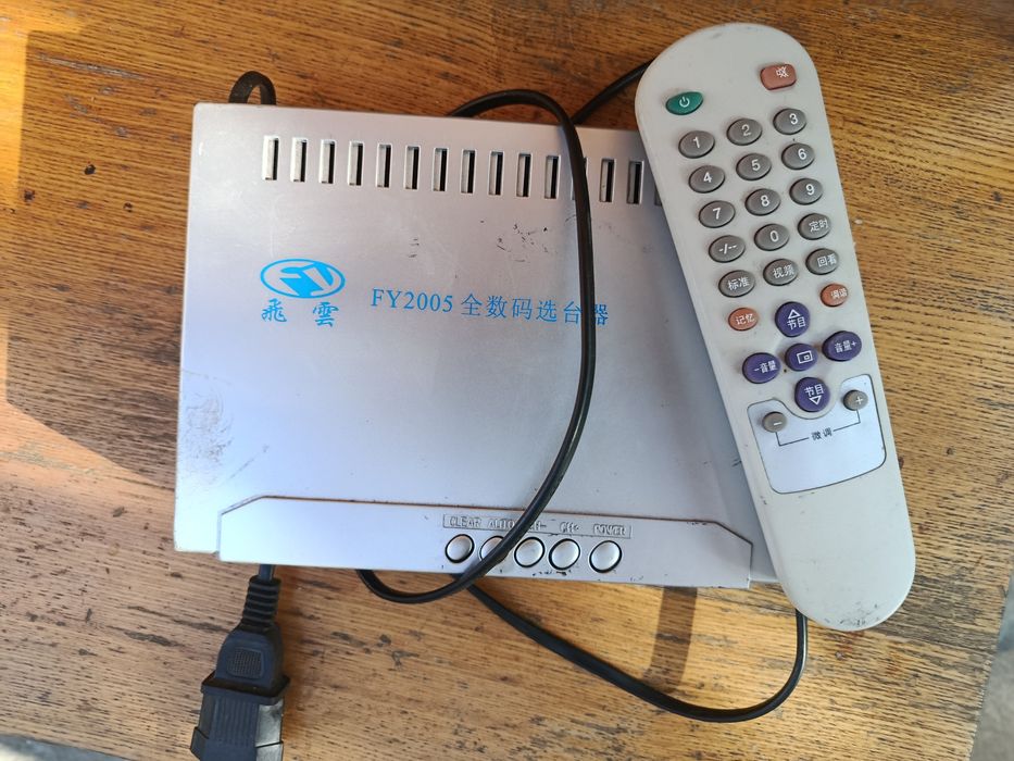 цифровой ТВ-тюнер/приставка FY2005