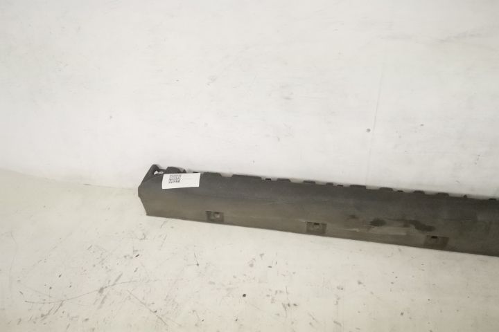 Орнамент Праг Дясна Страна Оригинален В Добро Състояние Дачия Дустер /