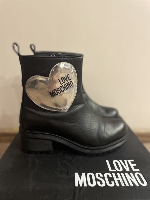 Love Moschino естествена кожа