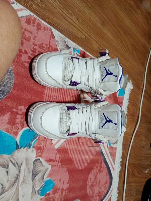 Adidasi Jordan 4 Metallic Purple